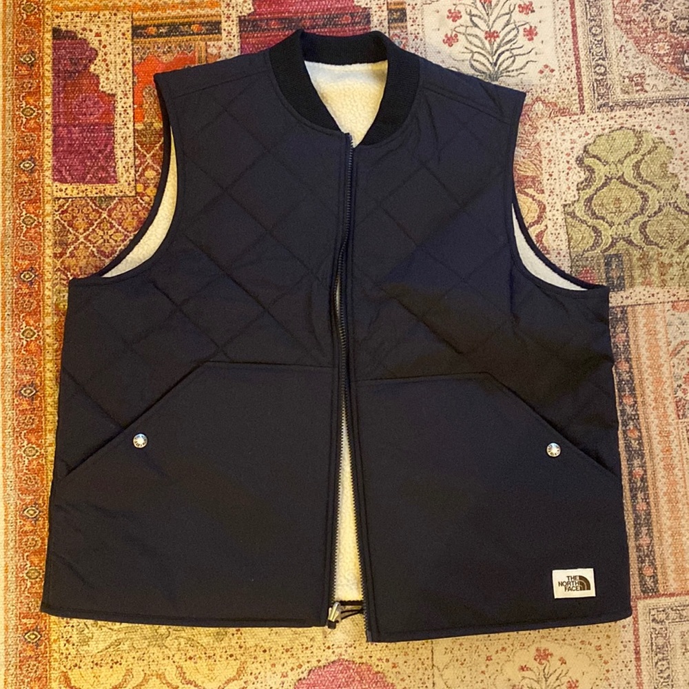 Womens North face 2 in 1 navy/créame vest size XXL